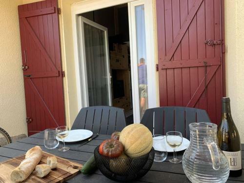 Villa Le Barcar�s, 2 Pi�ces, 4 Personnes - Fr-1-81-570