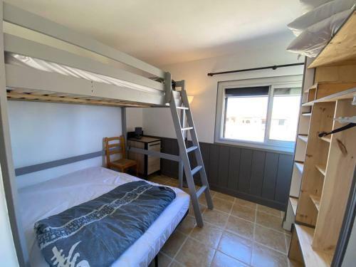 Apartment Le Barcar�s, 1 Bedroom, 4 Persons - Fr-1-81-563