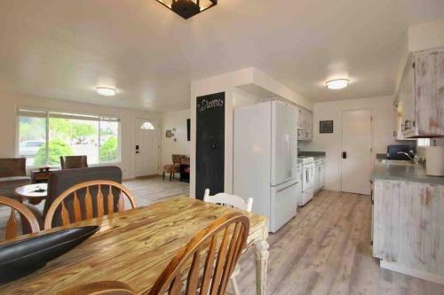 Cheerful 3 Bedroom On A Park 10 Miles From Eugene