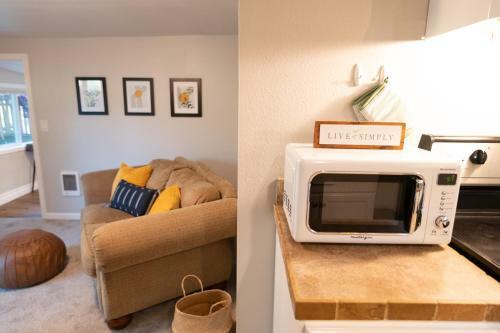 Newly Updated Cute Bungalow Eugene Home