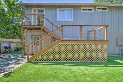Centrally Located, Sun-lit Grants Pass Apt!
