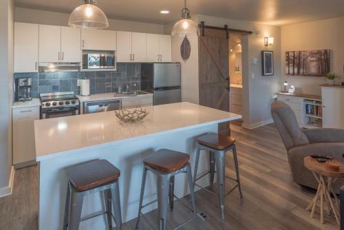 Minutes To The Mt