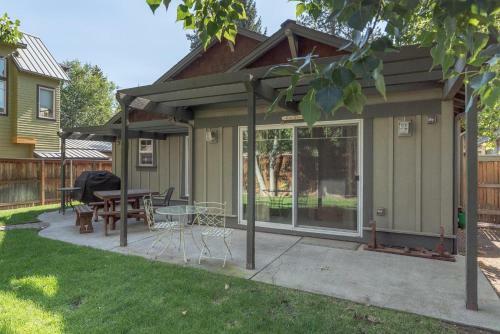 Columbia Cottage