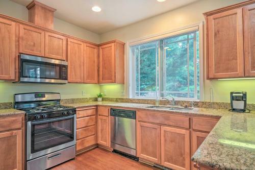 Charming Medford Getaway About 4 Mi To Downtown!