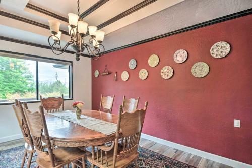 Stunning Medford Escape With Panoramic Views!