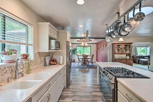 Stunning Medford Escape With Panoramic Views!