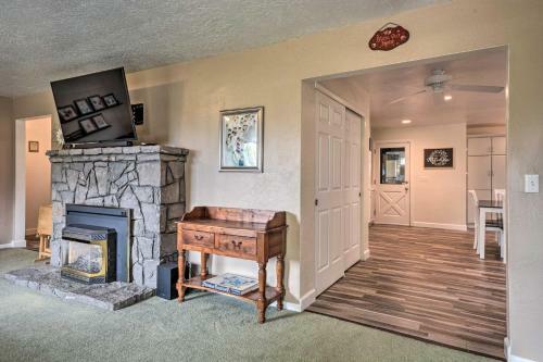 Stunning Medford Escape With Panoramic Views!