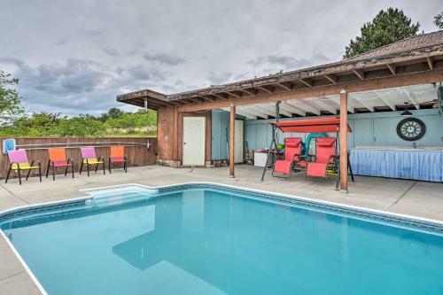 Stunning Medford Escape With Panoramic Views!