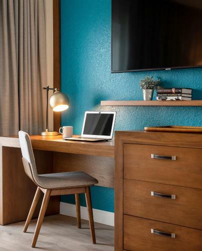 Hotel Compass By Margaritaville Medford