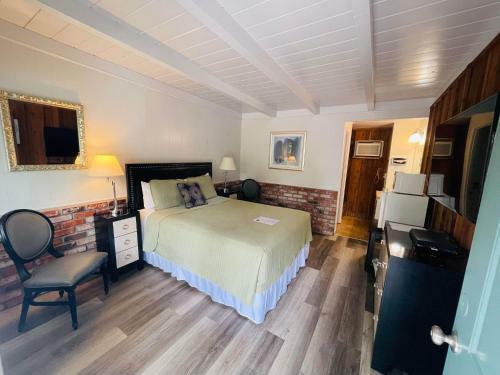 Hotel Riverfront Lodging