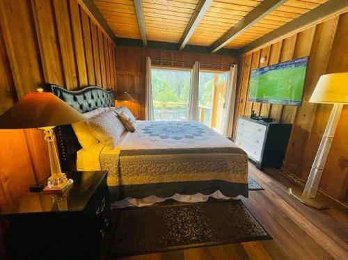 Hotel Riverfront Lodging