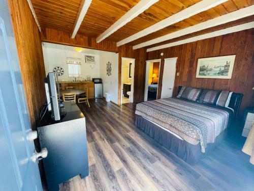 Hotel Riverfront Lodging