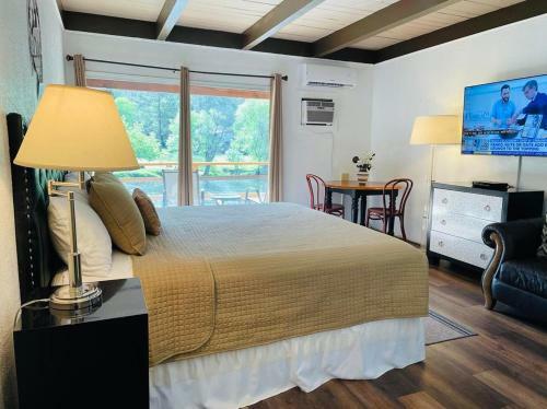 Hotel Riverfront Lodging