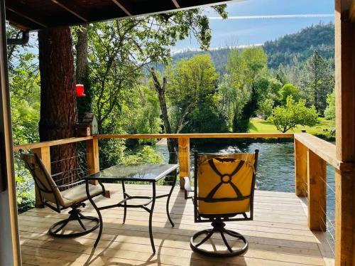 Hotel Riverfront Lodging