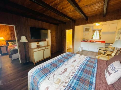 Hotel Riverfront Lodging