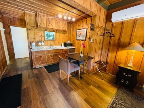 Hotel Riverfront Lodging