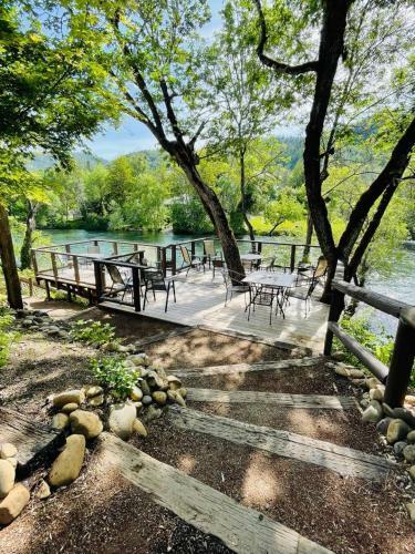 Hotel Riverfront Lodging
