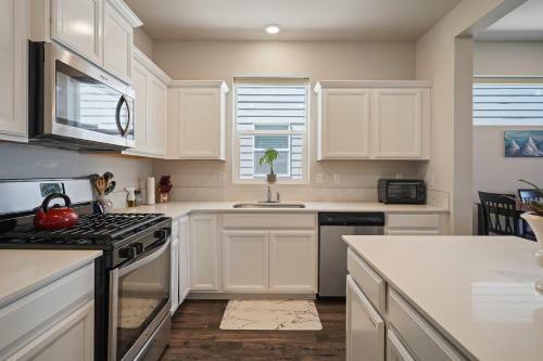 Up Up And Away 30 Day Minimum Townhouse