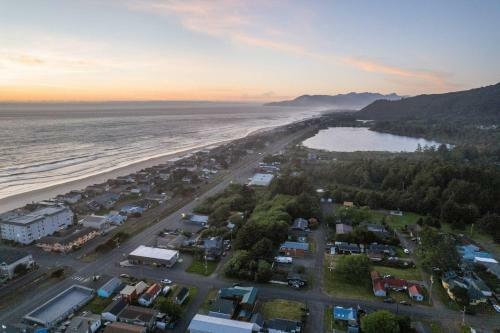 Cedar Lodge At Rockaway