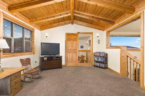 Cedar Lodge At Rockaway