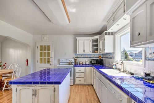 Charming Seaside Abode, Half-mile To Beach!