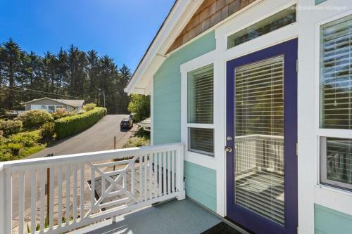 Driftwood Cottage - Olivia Beach