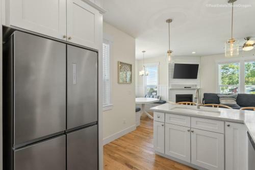 Driftwood Cottage - Olivia Beach