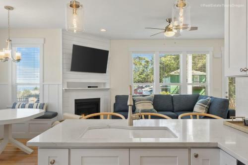Driftwood Cottage - Olivia Beach