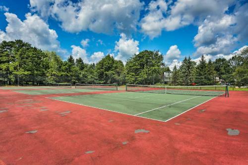 Family-friendly Poconos Pad With Amenity Access