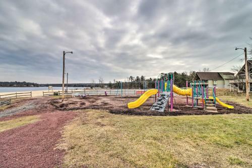 Family-friendly Poconos Pad With Amenity Access