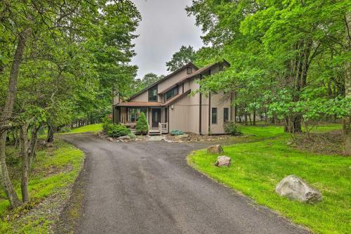 Family-friendly Poconos Pad With Amenity Access