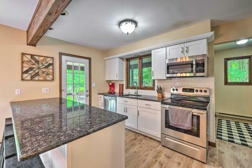 Family-friendly Poconos Pad With Amenity Access
