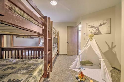 Family-friendly Poconos Pad With Amenity Access