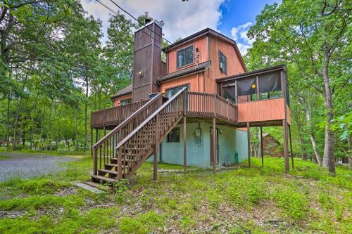 Pocono Mountains Retreat With Deck And Fire Pit!