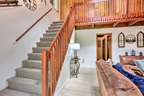 Pocono Mountains Retreat With Deck And Fire Pit!