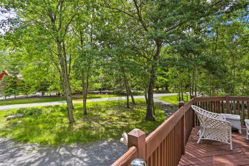 Pocono Mountains Retreat With Deck And Fire Pit!