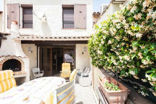 Charming Holiday House - Near The Beach