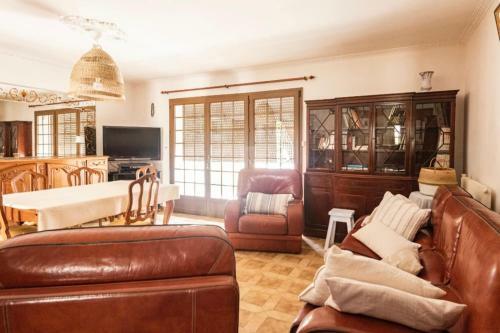 Charming Holiday House - Near The Beach
