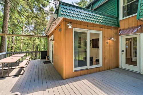 Spacious Cresco Cabin With Fire Pit And Game Room