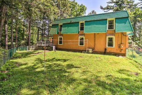 Spacious Cresco Cabin With Fire Pit And Game Room