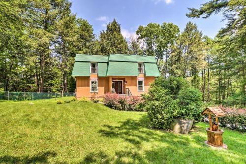 Spacious Cresco Cabin With Fire Pit And Game Room