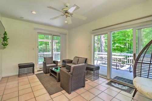 Spacious Cresco Cabin With Fire Pit And Game Room
