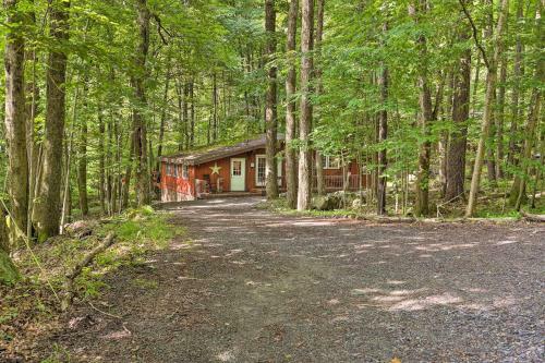 Big Bass Lake Cozy Ranch Cabin With Fire Pit!