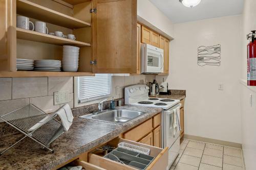 Apartamento Convenient 2br With Comfy Sofa And Tv
