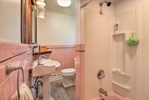 Dog-friendly Jim Thorpe Townhome With Fire Pit!