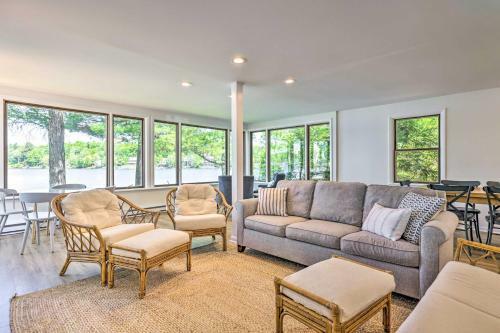 Lakefront Cottage With Boat Dock And Fire Pit!