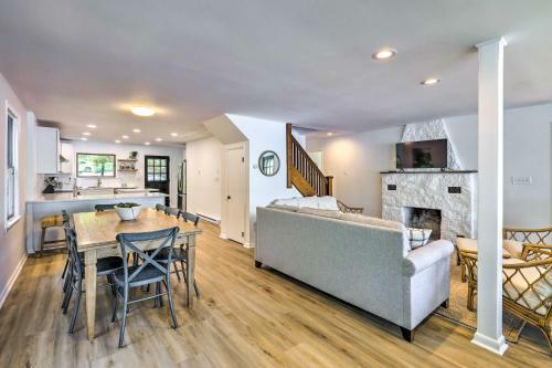 Lakefront Cottage With Boat Dock And Fire Pit!