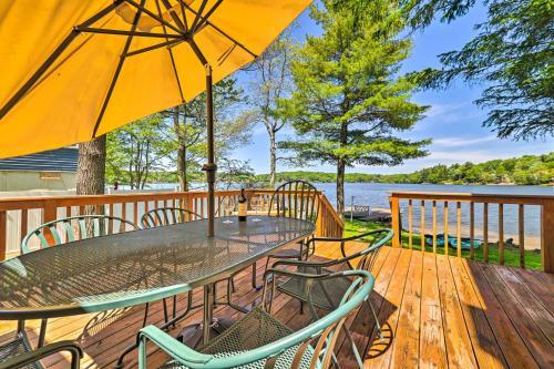 Lakefront Cottage With Boat Dock And Fire Pit!
