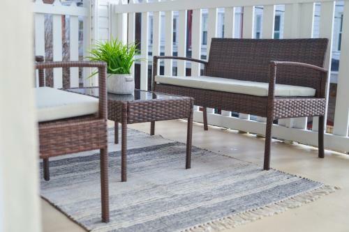 Beautiful 2 Bedroom 1 Bathroom Apartment With Patio And Deck