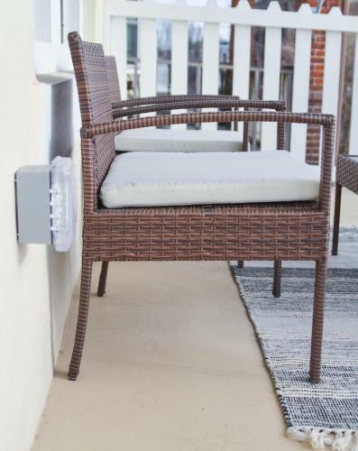 Beautiful 2 Bedroom 1 Bathroom Apartment With Patio And Deck